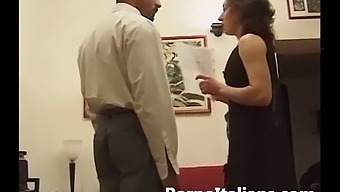 La Moglie Italiana Soddisfa La Sua Voglia Di Un Grosso Cazzo