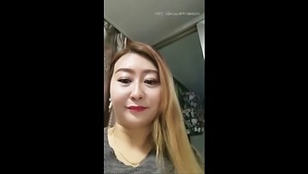 Olgun Asyalı Milf'In Ilk Cinsel Karşılaşması