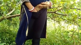 Sensual Outdoor Encounter With Milf In Public