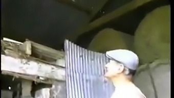 Giovane Ragazza Francese Gode Del Sesso Con Un Agricoltore Più Anziano
