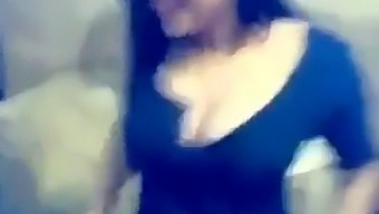 Leaked Video Of Asian Aunty Fucking In Comsats University Hostel Room