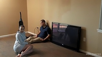 A Horny Wife And Her Husband'S Replacement Engage In Steamy Cable Guy Sex