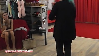 La Prosperosa Milf Ceca Fa Un'Intervista Dietro Le Quinte E Uno Striptease
