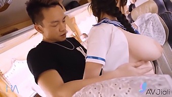 Sexy Taiwanese Si Fa Birichina Sull'Autobus Con Uno Sconosciuto