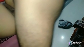 Indian Girl Gets Fucked By A Pizza Delivery Boy