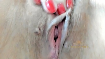 Angela-Milf'S Close-Up Poesje Vingeren Zal Je Laten Klaarkomen