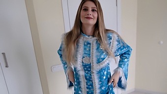 Snegurka'S Mistaken Address Leads To Unexpected Pleasure