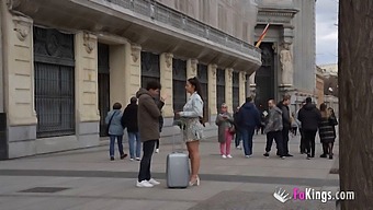 Nuria Millan, Un'Appassionata Dilettante, Si Diverte A Rimorchiare Sconosciuti Per Incontri Appassionati!