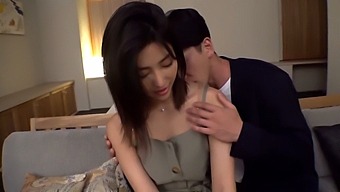 Asian Wife Gives A Blowjob And Gets Fucked Hard In Homemade Video!